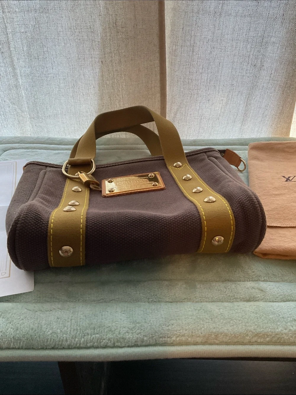 LV hand bag 8X10 excellent condition